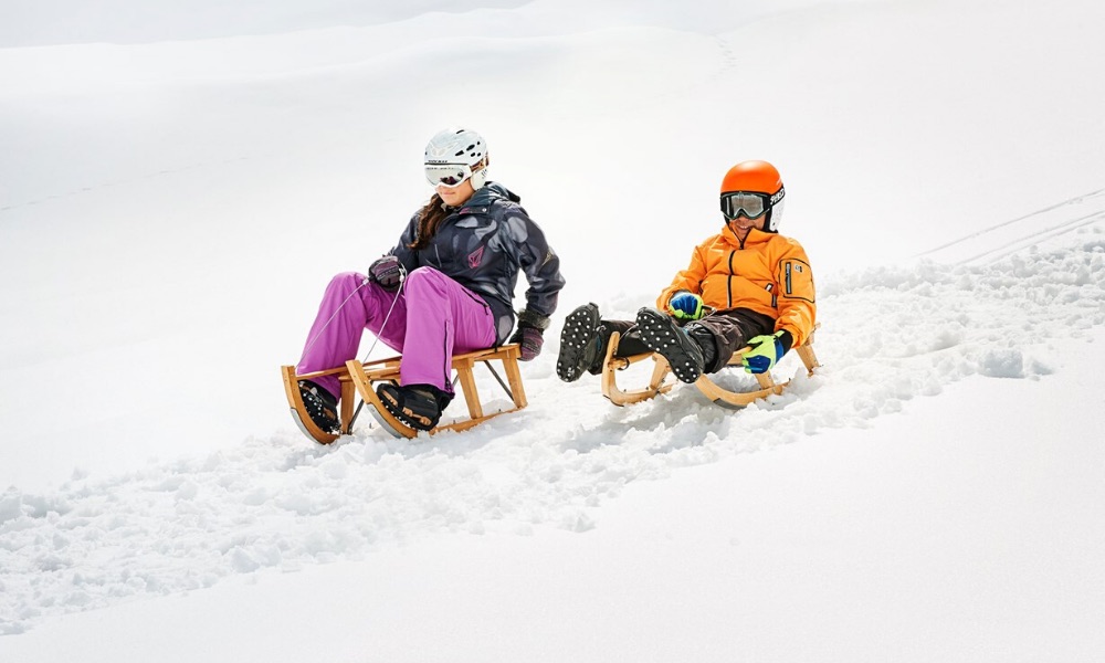Children with sledding
