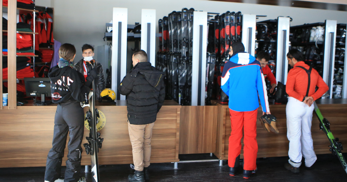 5 reasons to choose ski equipment rental • Snowit