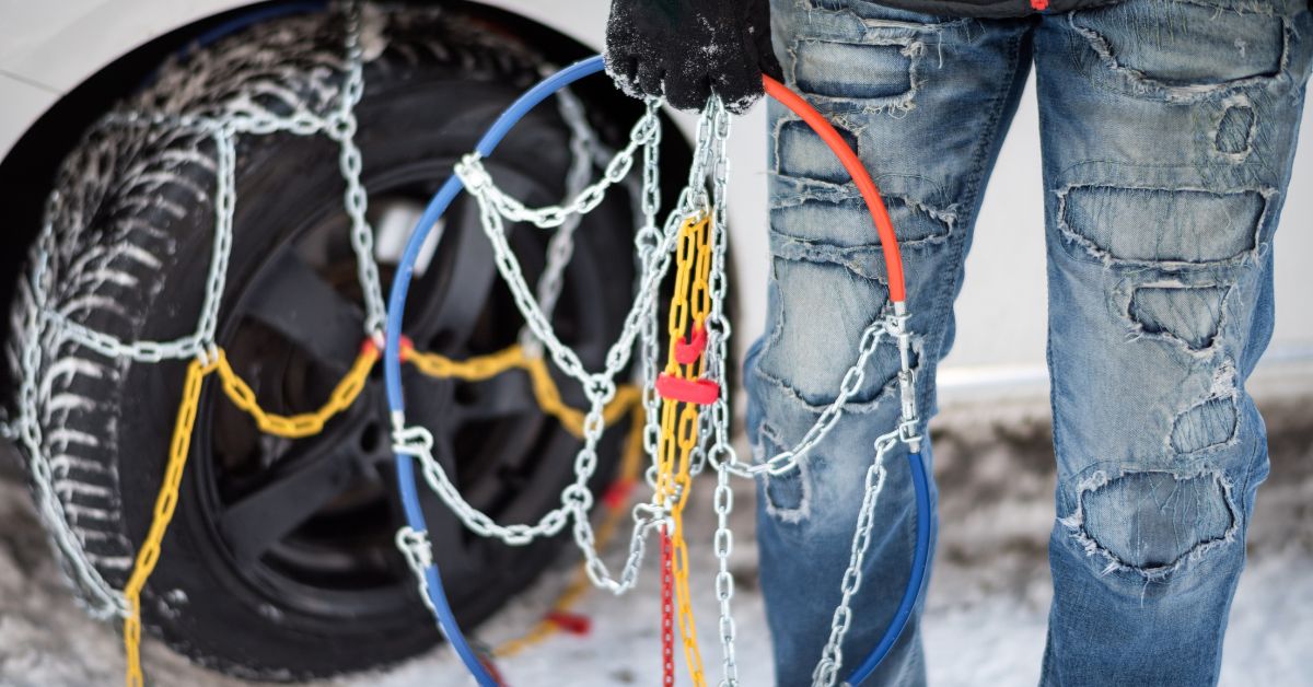 How to mount snow chains safely and quickly • Snowit