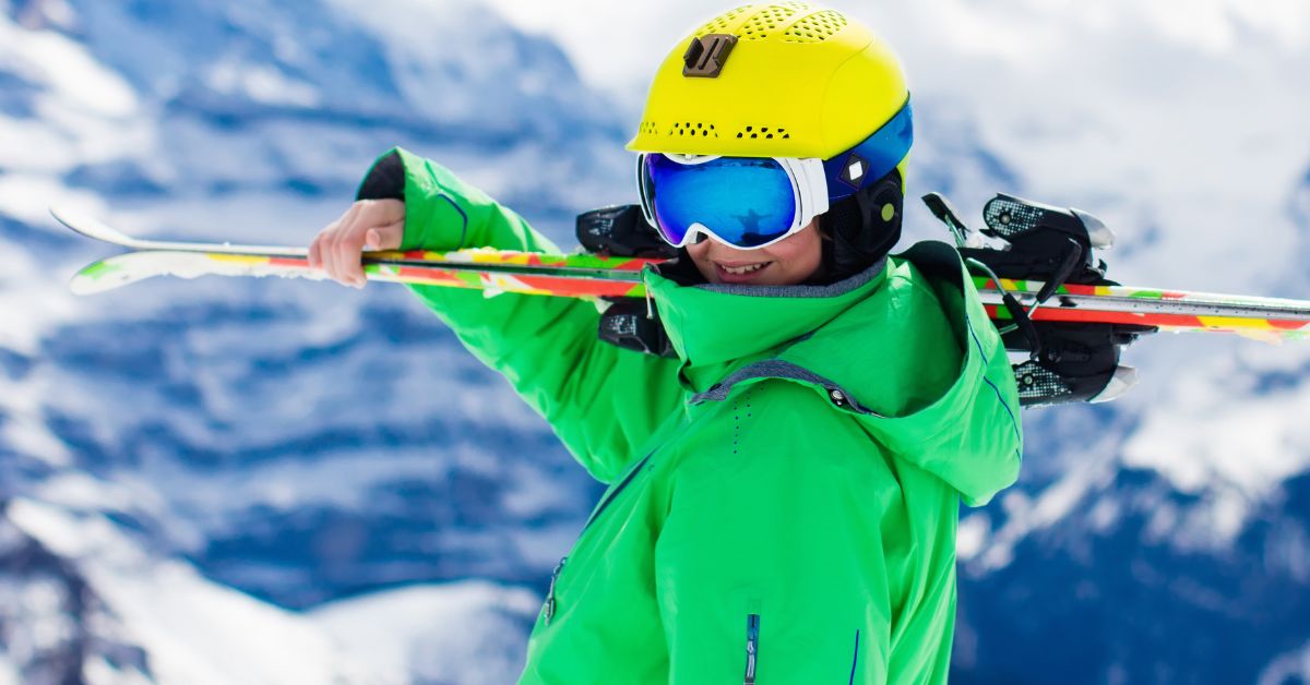 Attrezzatura per sciare: tutto il necessario per andare in pista • Snowit